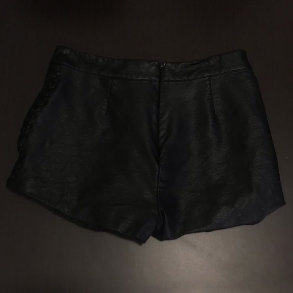 Topshop leather shorts - Picture 4 of 4
